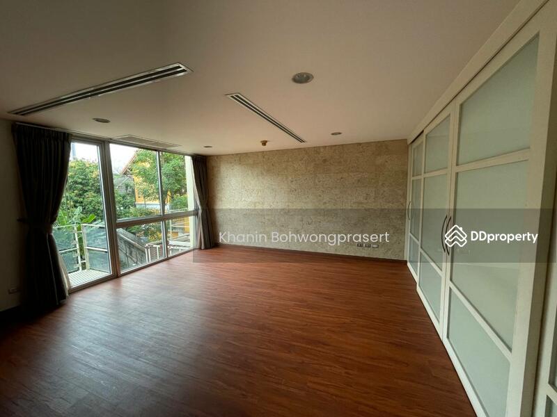 For Rent - 3-Br Townhouse near MRT Khlong Toei, Bangkok