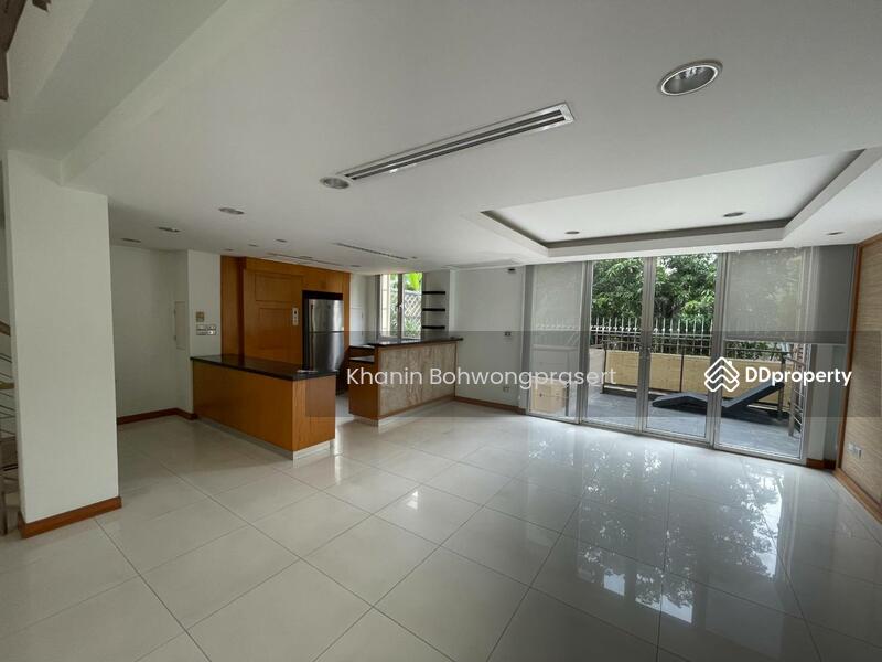 For Rent - 3-Br Townhouse near MRT Khlong Toei, Bangkok