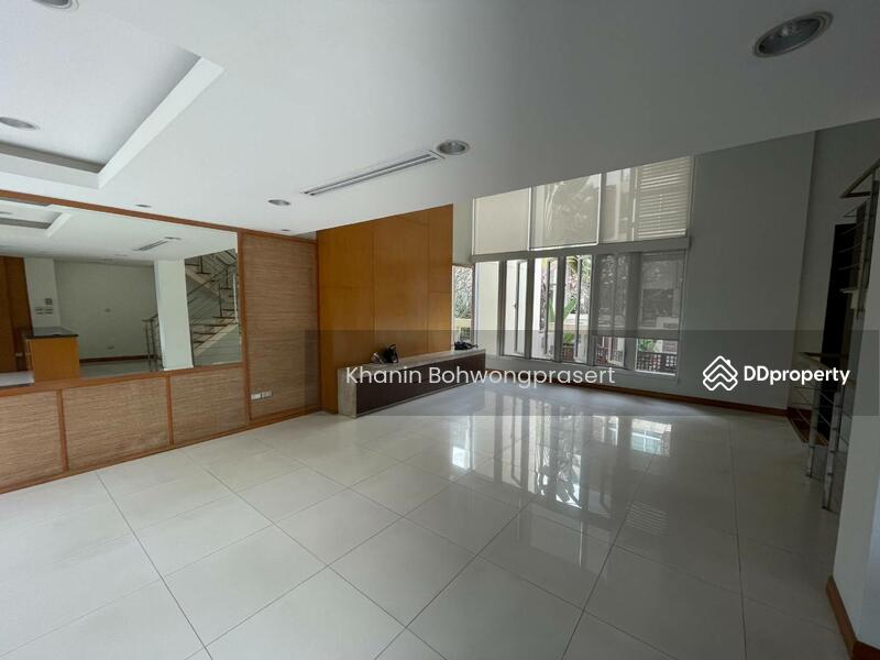 For Rent - 3-Br Townhouse near MRT Khlong Toei, Bangkok