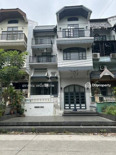 ให้เช่า - ทาวน์โฮม 3 ชั้นครึ่ง ใกล้สถานีรถไฟฟ้าบางกะปิ, กรุงเทพ