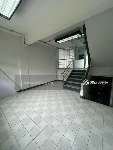 ให้เช่า - ทาวน์โฮม 3 ชั้นครึ่ง ใกล้สถานีรถไฟฟ้าบางกะปิ, กรุงเทพ