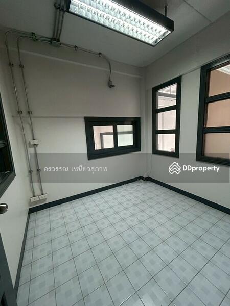 ให้เช่า - ทาวน์โฮม 3 ชั้นครึ่ง ใกล้สถานีรถไฟฟ้าบางกะปิ, กรุงเทพ