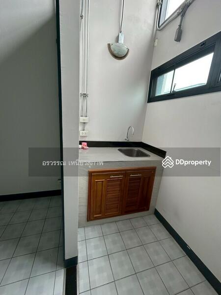 ให้เช่า - ทาวน์โฮม 3 ชั้นครึ่ง ใกล้สถานีรถไฟฟ้าบางกะปิ, กรุงเทพ