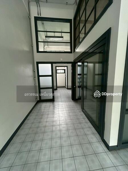 ให้เช่า - ทาวน์โฮม 3 ชั้นครึ่ง ใกล้สถานีรถไฟฟ้าบางกะปิ, กรุงเทพ