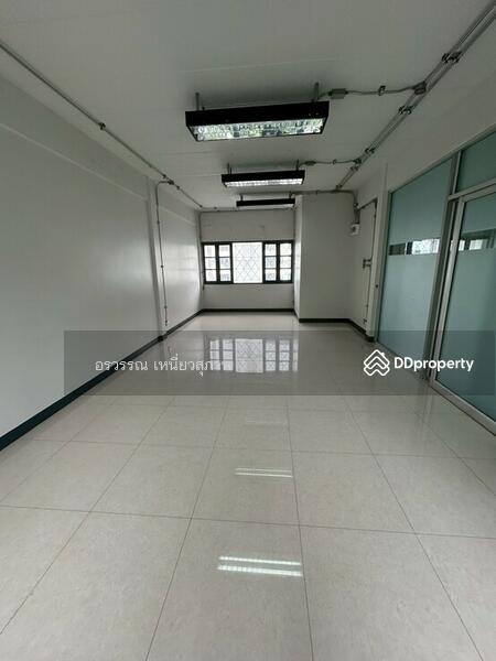 ให้เช่า - ทาวน์โฮม 3 ชั้นครึ่ง ใกล้สถานีรถไฟฟ้าบางกะปิ, กรุงเทพ
