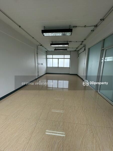 ให้เช่า - ทาวน์โฮม 3 ชั้นครึ่ง ใกล้สถานีรถไฟฟ้าบางกะปิ, กรุงเทพ