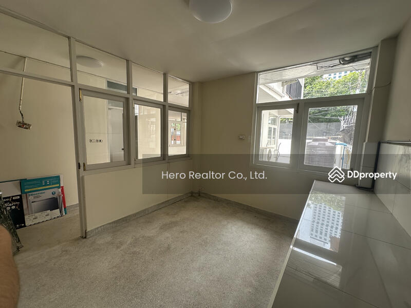 For Rent - For Rent Home Office Near Sukhumvit Road BTS Asok BTS Asok MRT Sukhumvit BRE25015, Bangkok
