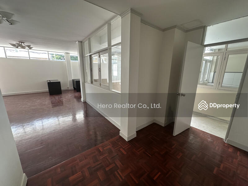 For Rent - For Rent Home Office Near Sukhumvit Road BTS Asok BTS Asok MRT Sukhumvit BRE25015, Bangkok