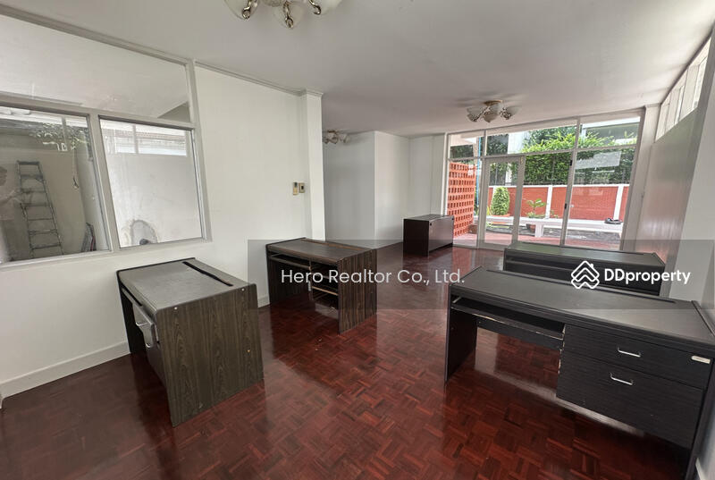 For Rent - For Rent Home Office Near Sukhumvit Road BTS Asok BTS Asok MRT Sukhumvit BRE25015, Bangkok