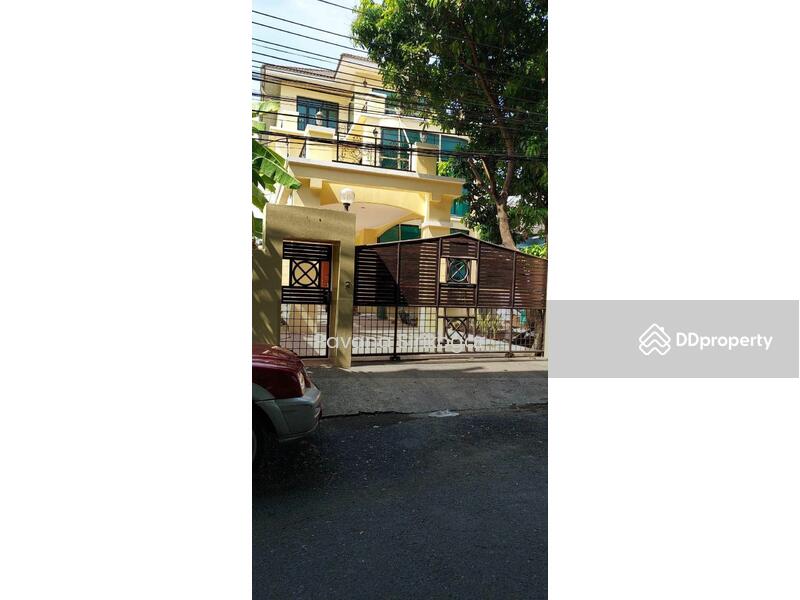 For Sale - 5-Br House near ARL Ratchaprarop, Bangkok