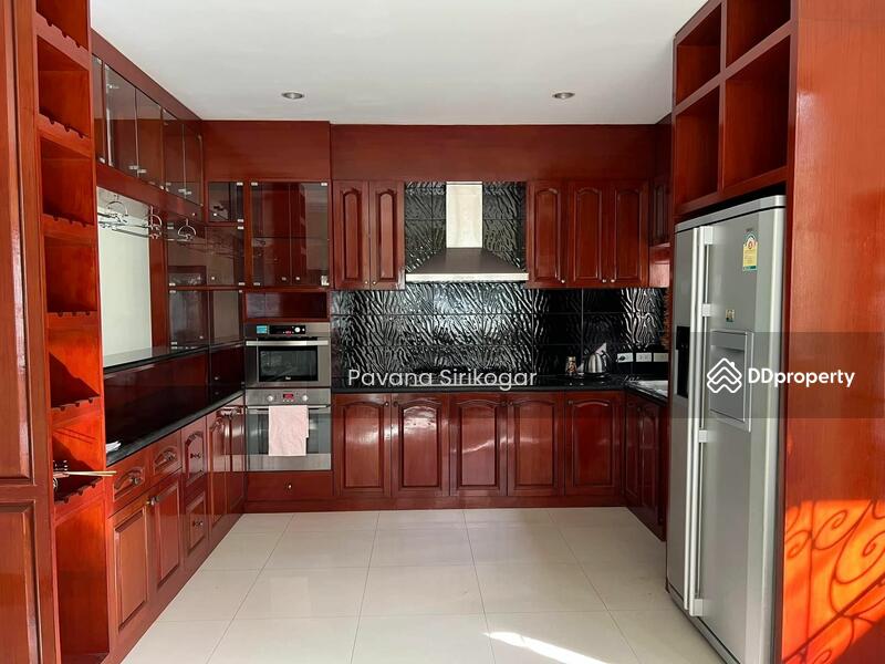 For Sale - 5-Br House near ARL Ratchaprarop, Bangkok