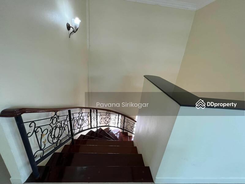For Sale - 5-Br House near ARL Ratchaprarop, Bangkok