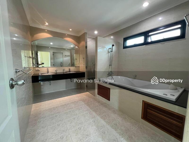 For Sale - 5-Br House near ARL Ratchaprarop, Bangkok