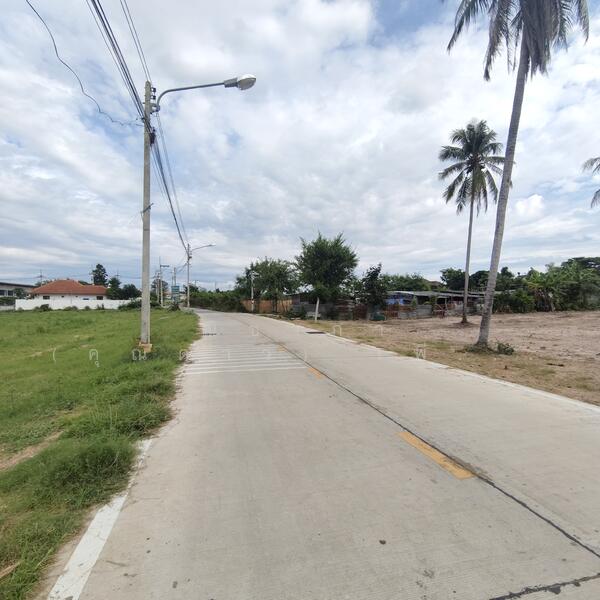 ขาย - พัทยาฝั่งเขา - ห้วยใหญ่ - บ้านอำเภอ ตำบลห้วยใหญ่ อำเภอบางละมุง จังหวัดชลบุรี, ชลบุรี