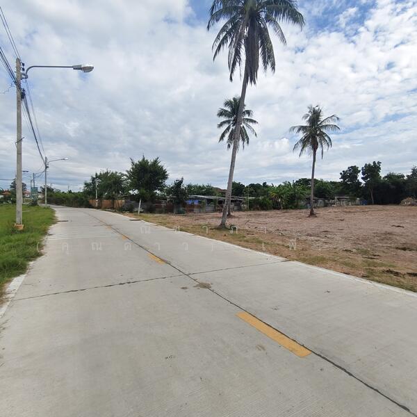 ขาย - พัทยาฝั่งเขา - ห้วยใหญ่ - บ้านอำเภอ ตำบลห้วยใหญ่ อำเภอบางละมุง จังหวัดชลบุรี, ชลบุรี