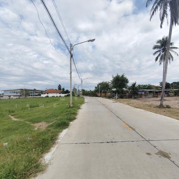 ขาย - พัทยาฝั่งเขา - ห้วยใหญ่ - บ้านอำเภอ ตำบลห้วยใหญ่ อำเภอบางละมุง จังหวัดชลบุรี, ชลบุรี