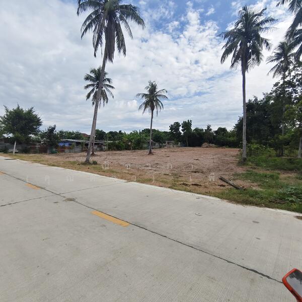 ขาย - พัทยาฝั่งเขา - ห้วยใหญ่ - บ้านอำเภอ ตำบลห้วยใหญ่ อำเภอบางละมุง จังหวัดชลบุรี, ชลบุรี