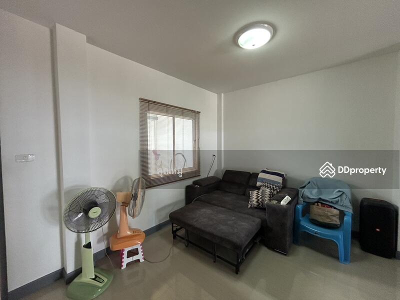 For Sale - บ้านสำหรับคนที่มองหาความสงบ แต่ยังใกล้ความสะดวกในเมือง ขายทาวน์เฮาส์ 2 ชั้น หมู่บ้าน ฟ้าใสวิลล์ 2, Chon Buri