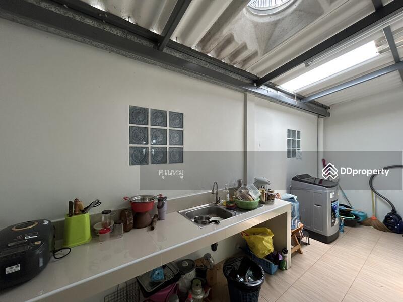For Sale - บ้านสำหรับคนที่มองหาความสงบ แต่ยังใกล้ความสะดวกในเมือง ขายทาวน์เฮาส์ 2 ชั้น หมู่บ้าน ฟ้าใสวิลล์ 2, Chon Buri