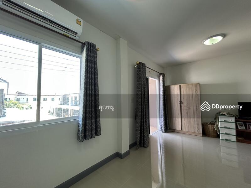 For Sale - บ้านสำหรับคนที่มองหาความสงบ แต่ยังใกล้ความสะดวกในเมือง ขายทาวน์เฮาส์ 2 ชั้น หมู่บ้าน ฟ้าใสวิลล์ 2, Chon Buri