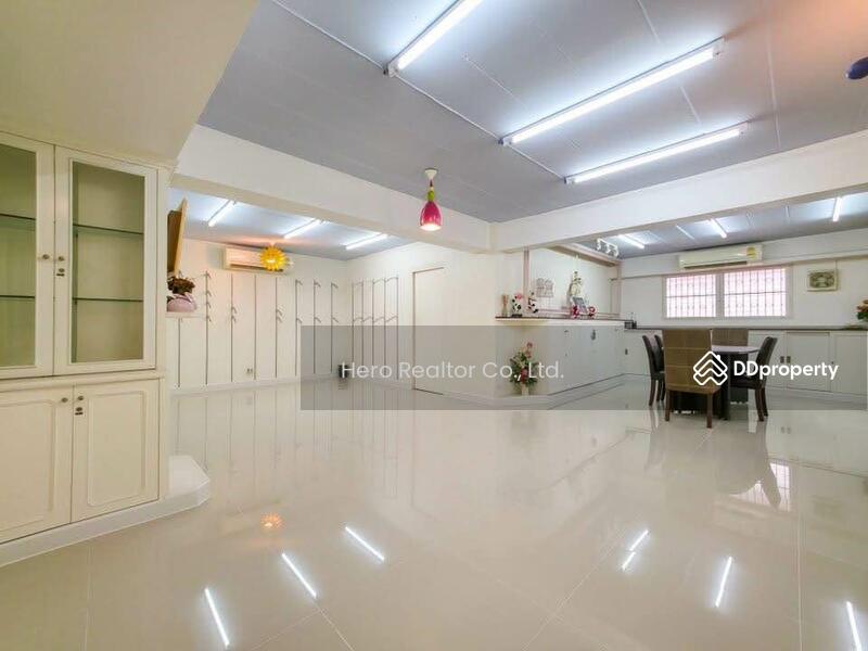 For Rent - For Rent Shop House Rama 4 Khlong Toei BTS Phra Kanong BRE25609, Bangkok