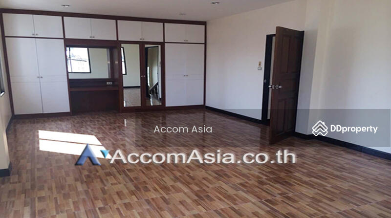 ให้เช่า - Home Office 4 Bedrooms House for Rent in Sukhumvit, Bangkok near BTS Thong Lo at Sukhumvit Villa, กรุงเทพ