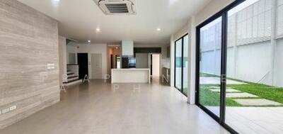 ขาย - Ladawan Rattanathibet : ลดาวัลย์ รัตนาธิเบศร์, นนทบุรี