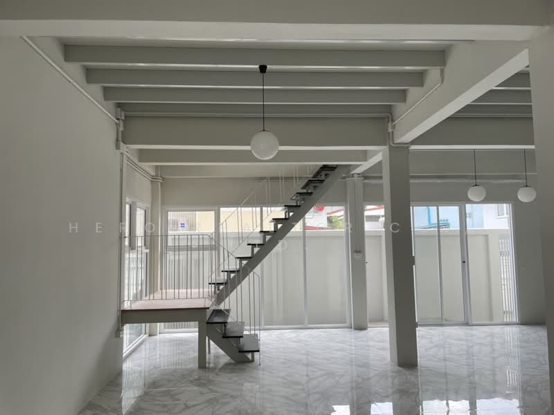 For Rent Single House/Home Office Sutthisan Huai Khwang BRE16838, Bangkok, Huai Khwang, Bangkok, 3 Bedrooms, 300 sqm, Single Detached House For Rent, by Hero Realtor Co., Ltd., 60126667 - DDproperty.com