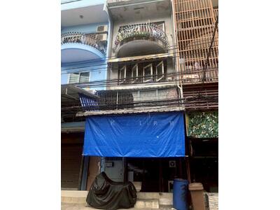 ขาย - ขายถูก! อาคารพาณิชย์ พระราม 9 ใกล้ MRT ใกล้เซ็นทรัล 300 เมตร ด้านหลังติดฟอร์จูน เหมาะลงทุนทำ Hostel, กรุงเทพ