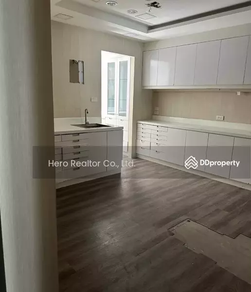 For Sale - For Sale Bangkok Shop House Sukhumvit Khlong Toei near BTS Phrom Phong BRE25052, Bangkok