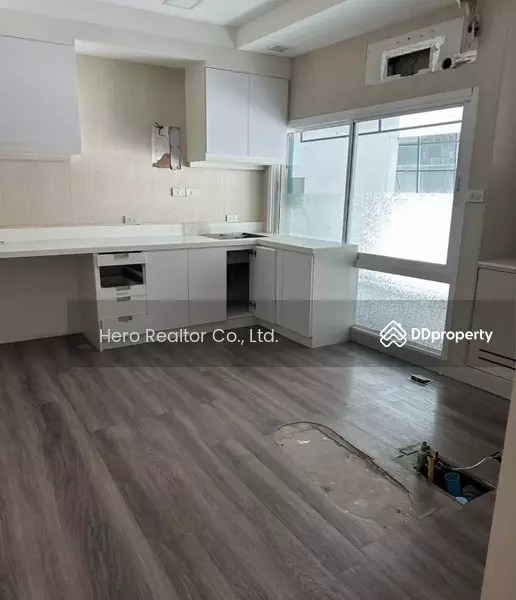 For Sale - For Sale Bangkok Shop House Sukhumvit Khlong Toei near BTS Phrom Phong BRE25052, Bangkok