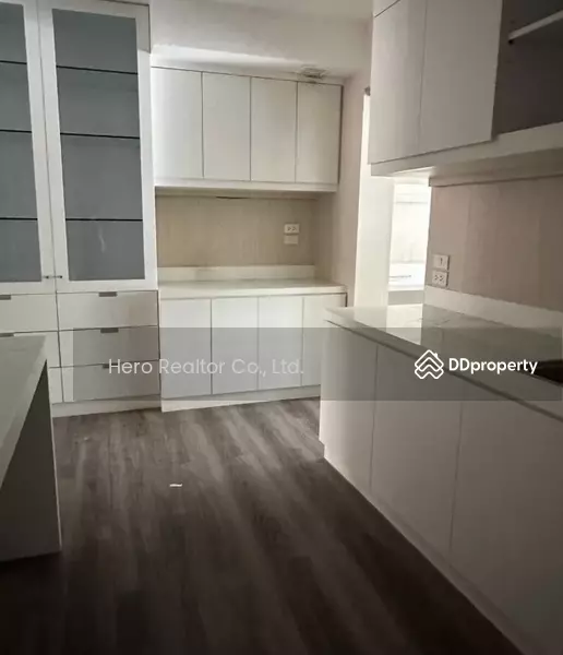 For Sale - For Sale Bangkok Shop House Sukhumvit Khlong Toei near BTS Phrom Phong BRE25052, Bangkok