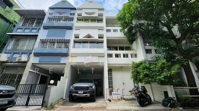 ขาย - ขายทาว์นเฮ้าส์ในซอยสุขุมวิท49, กรุงเทพ