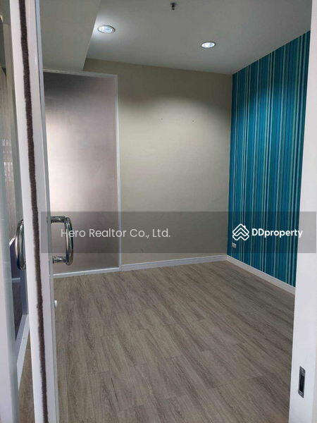 For Rent - For Rent Bangkok Retail Chan BTS Surasak Sathorn BRE19346, Bangkok