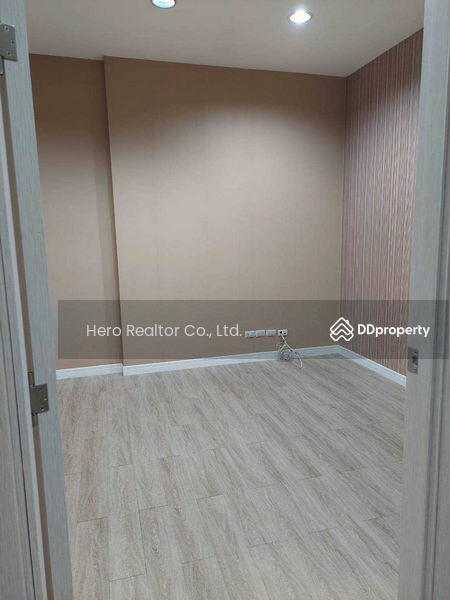 For Rent - For Rent Bangkok Retail Chan BTS Surasak Sathorn BRE19346, Bangkok