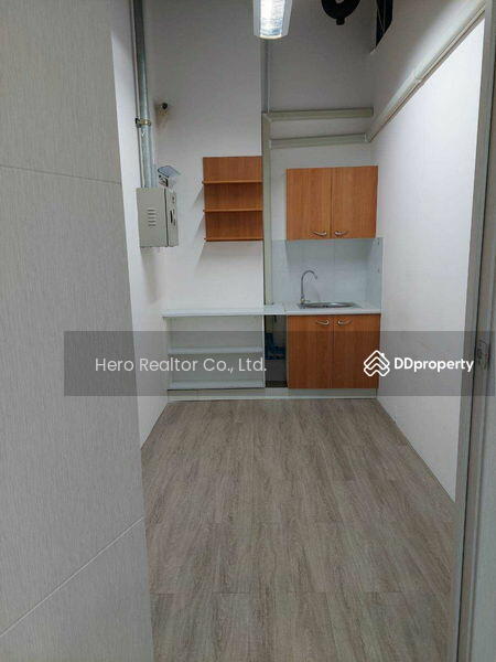For Rent - For Rent Bangkok Retail Chan BTS Surasak Sathorn BRE19346, Bangkok