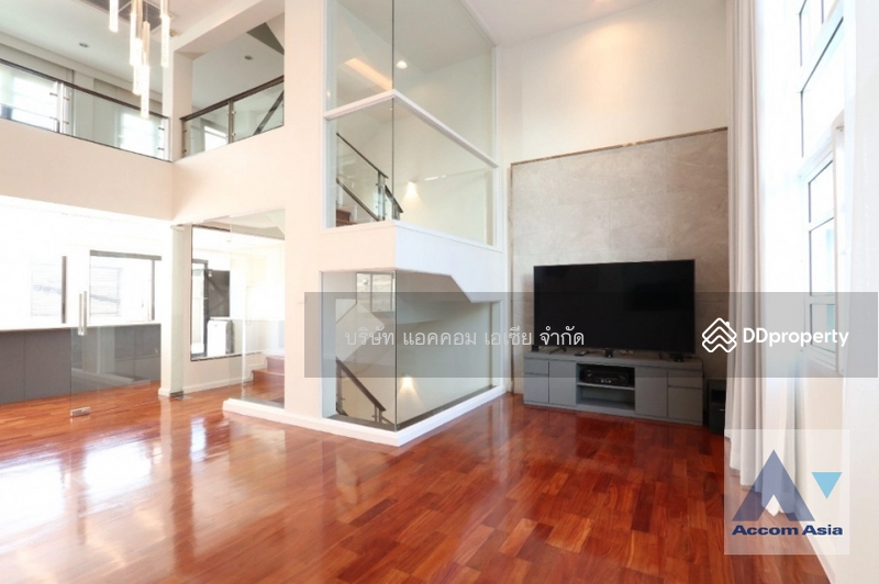 ให้เช่า - Fully Furnished, Pet friendly Spacious townhouse with modern interior in the Sathorn area, กรุงเทพ