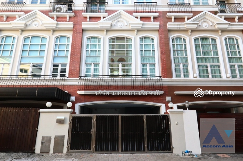 ให้เช่า - Fully Furnished, Pet friendly Spacious townhouse with modern interior in the Sathorn area, กรุงเทพ