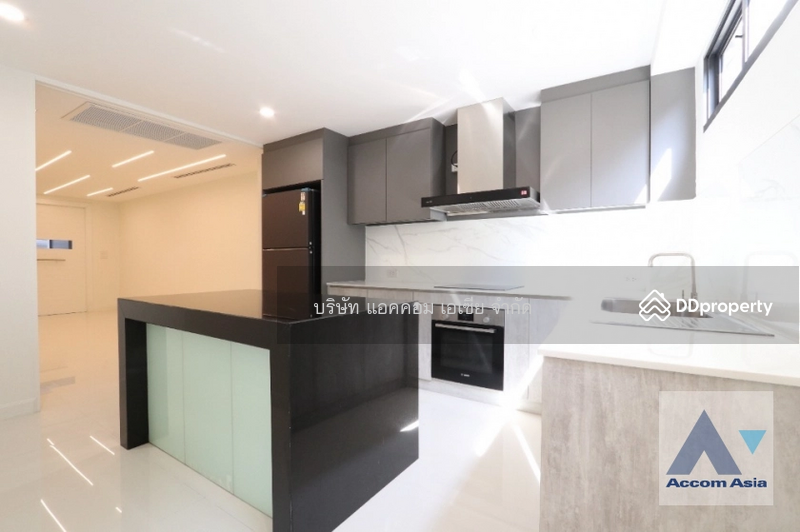 ให้เช่า - Fully Furnished, Pet friendly Spacious townhouse with modern interior in the Sathorn area, กรุงเทพ