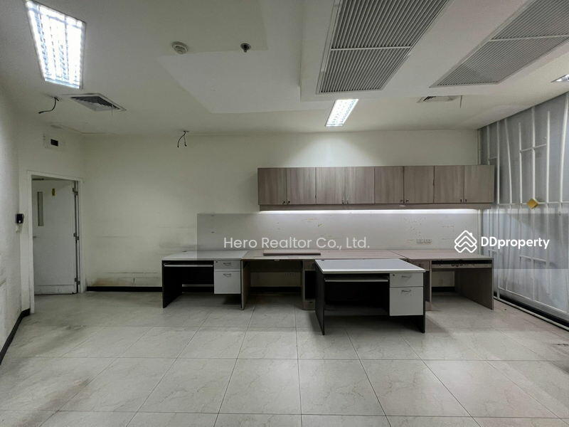 For Rent - For Rent Bangkok Retail Space on Silom Road near BTS Sala Daeng MRT Si Lom in Bang Rak BRE22279, Bangkok