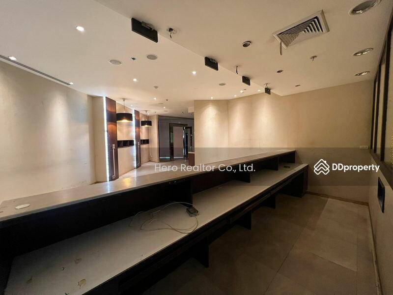 For Rent - For Rent Bangkok Retail Space on Silom Road near BTS Sala Daeng MRT Si Lom in Bang Rak BRE22279, Bangkok