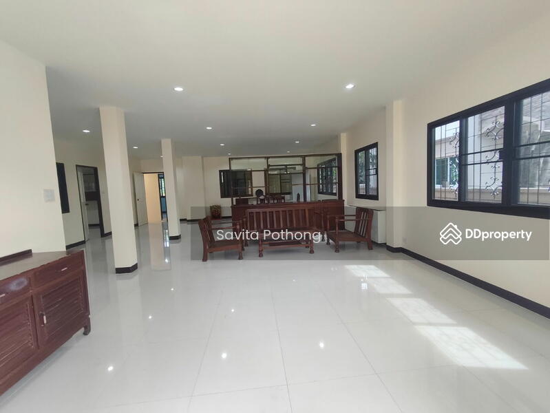 For Rent - 7-Bedroom House, Bangkok