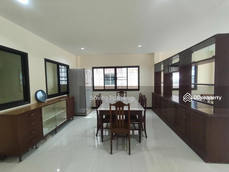 For Rent - 7-Bedroom House, Bangkok