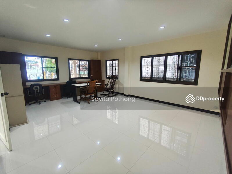 For Rent - 7-Bedroom House, Bangkok