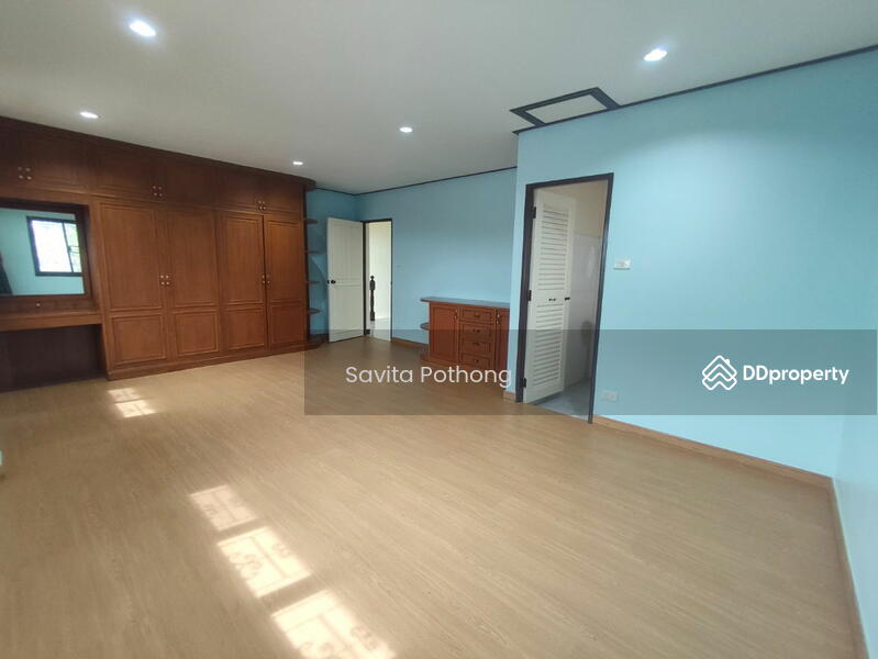 For Rent - 7-Bedroom House, Bangkok