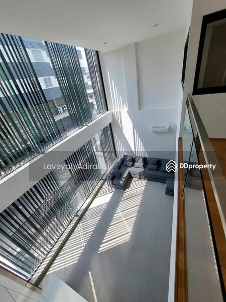 ขาย - 4-Br Semi-detached House near BTS Phra Khanong, กรุงเทพ