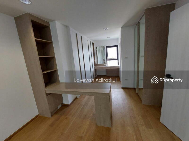 ขาย - 4-Br Semi-detached House near BTS Phra Khanong, กรุงเทพ