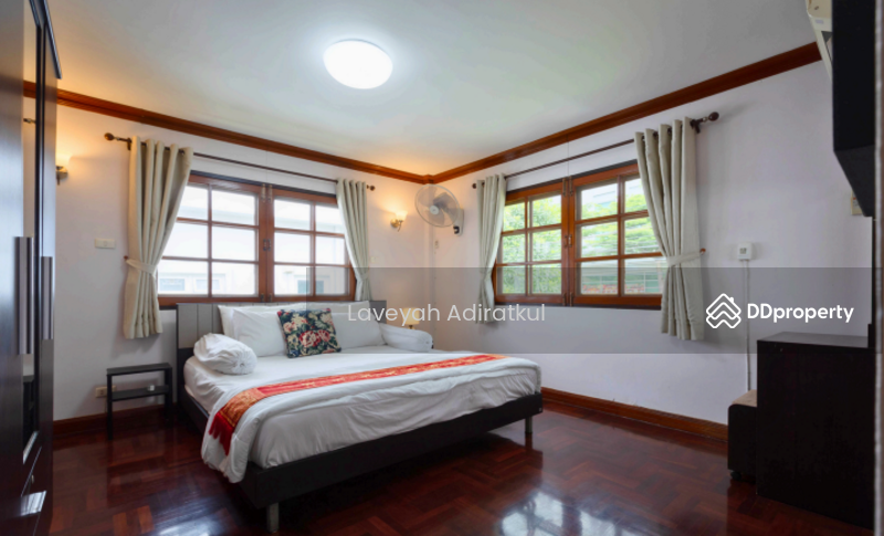 For Sale - 4-Br House near MRT Phra Ram 9, Bangkok