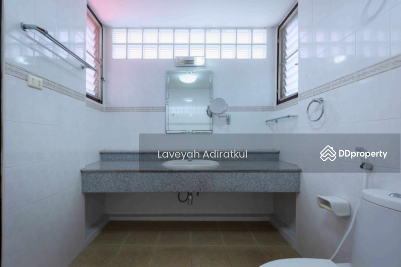 ขาย - 4-Br House near MRT Phra Ram 9, กรุงเทพ
