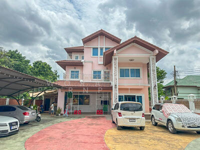 ขาย - บ้านเดี่ยวหลังใหญ่ ซอยนวลจันทร์ 31 เลียบด่วนรามอินทรา, กรุงเทพ